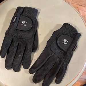 Equestrian riding gloves